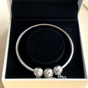 Pandora®️ Dainty Bow Bangle Retired w/chain